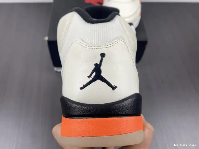 1st Kicks Shoes 5 DC1060-100 Jordan Retro Orange Total 0525